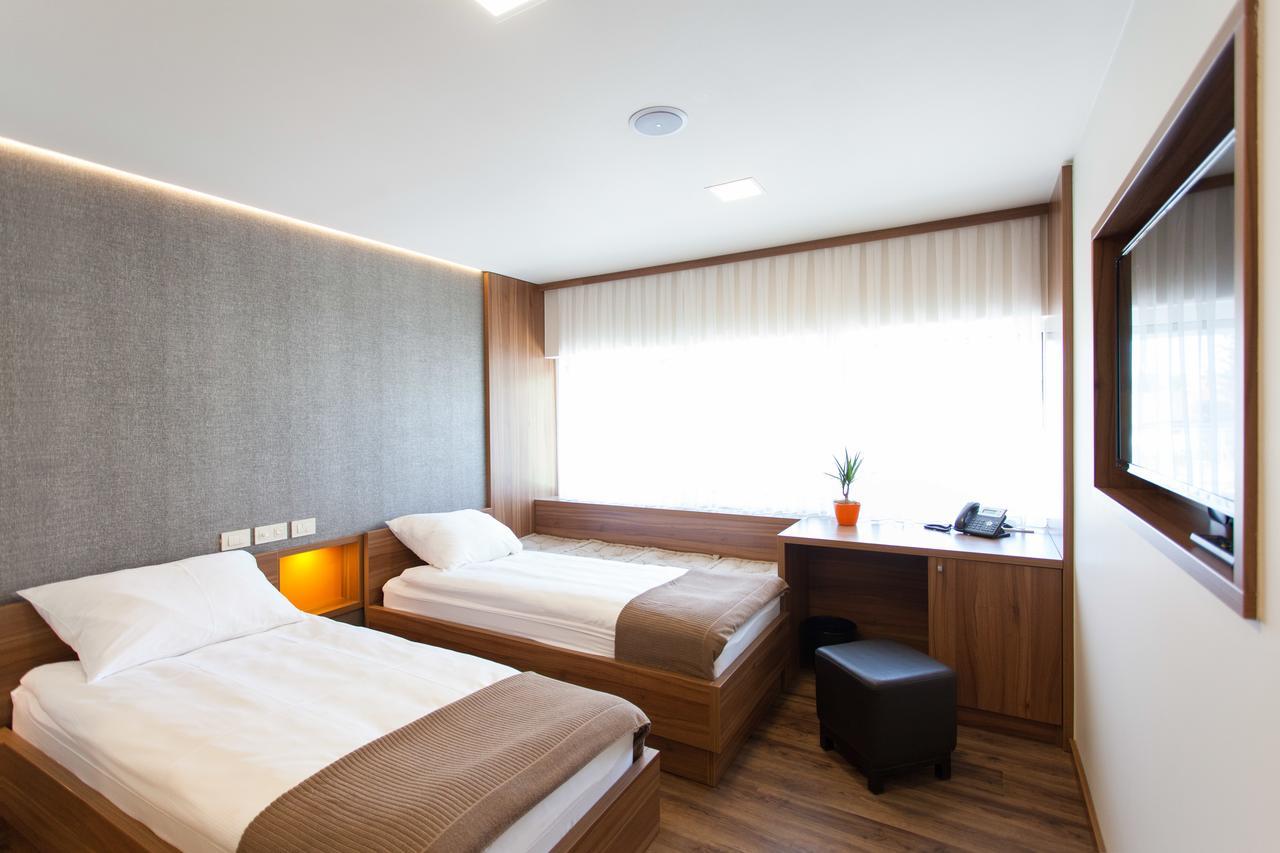 Hotel Pomaranca プトゥイ エクステリア 写真