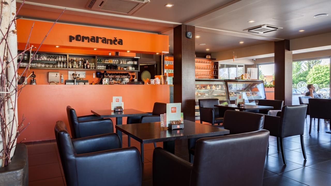 Hotel Pomaranca プトゥイ エクステリア 写真