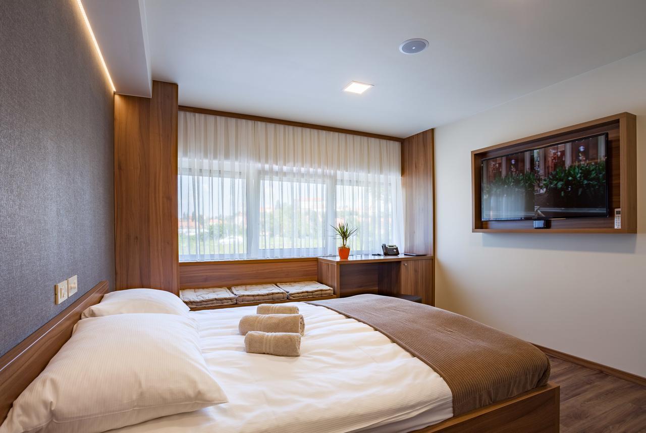 Hotel Pomaranca プトゥイ エクステリア 写真