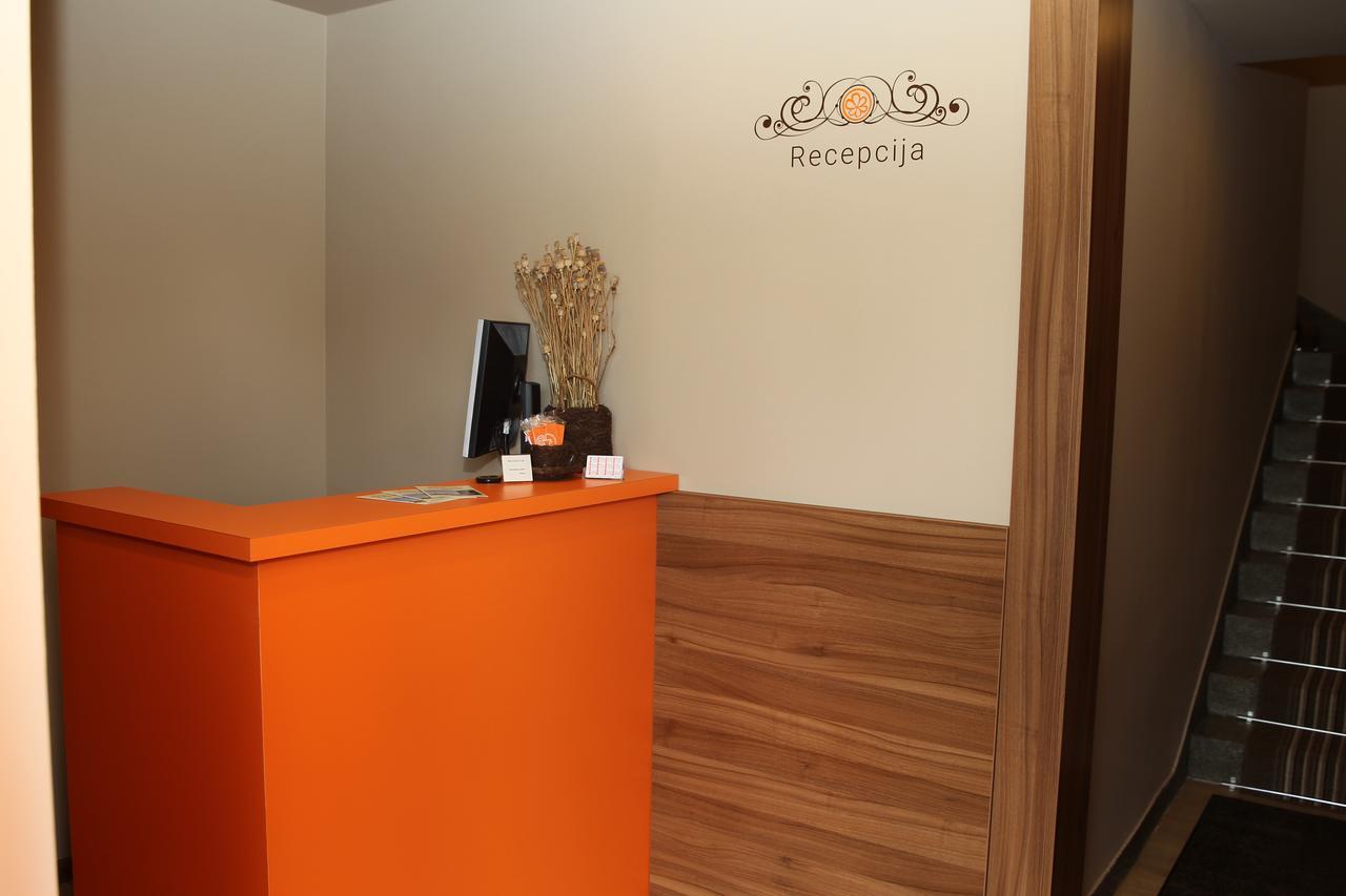 Hotel Pomaranca プトゥイ エクステリア 写真